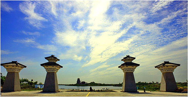 杨爵拜水